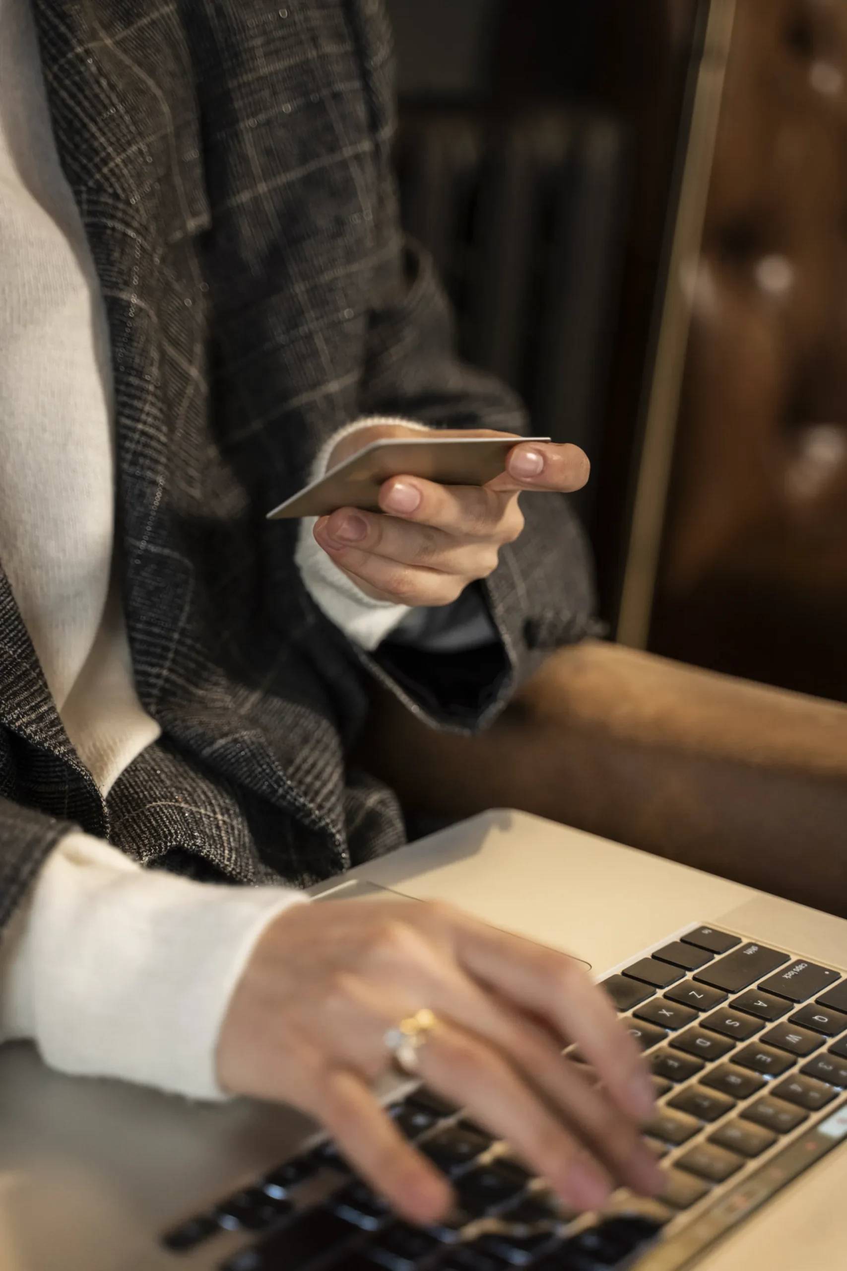 Concerte una reunión privada con nuestros consultores expertos para realizar un diagnóstico confidencial de los riesgos de su corporación o Family Office.